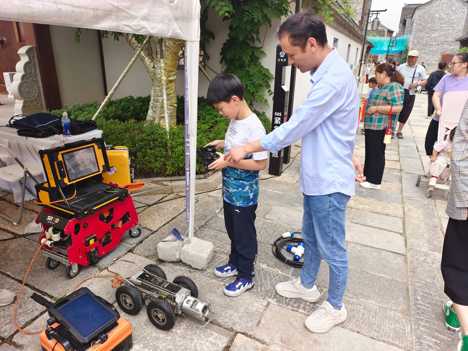 弘揚科學家精神 展地質報國風采3(1).jpg 弘揚科學家精神 展地質報國風采3(1).jpg
