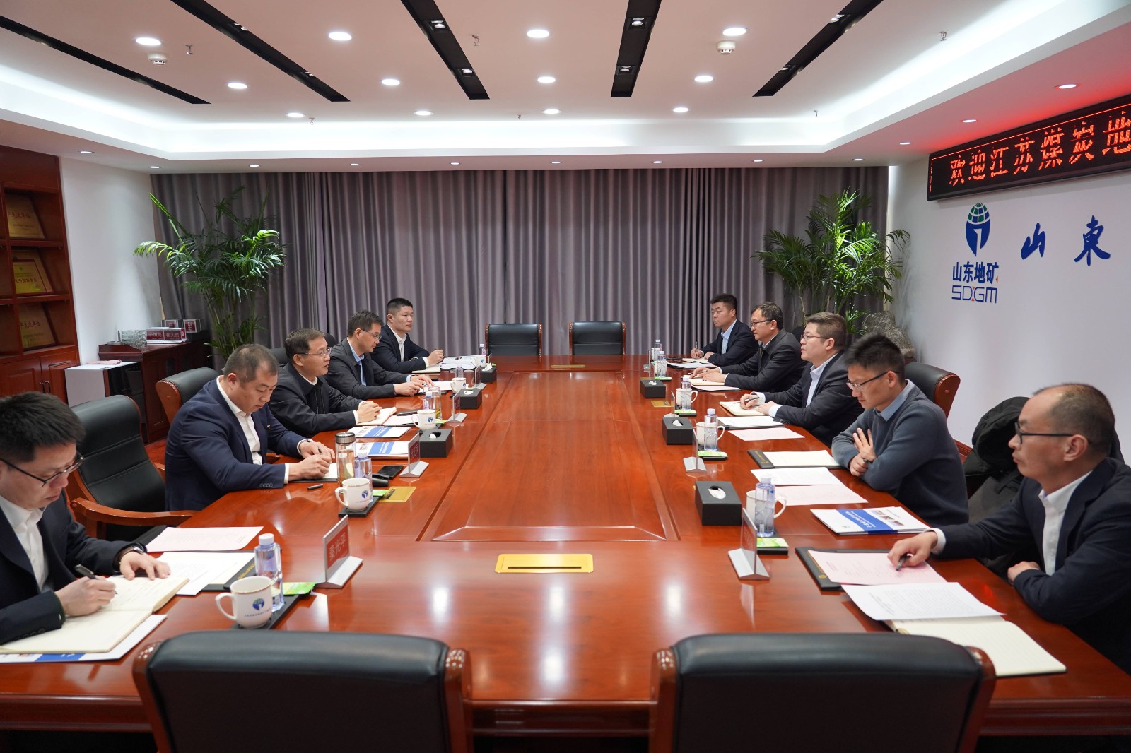物測隊赴山東省地礦局第五地質大隊座談交流1(1).jpg